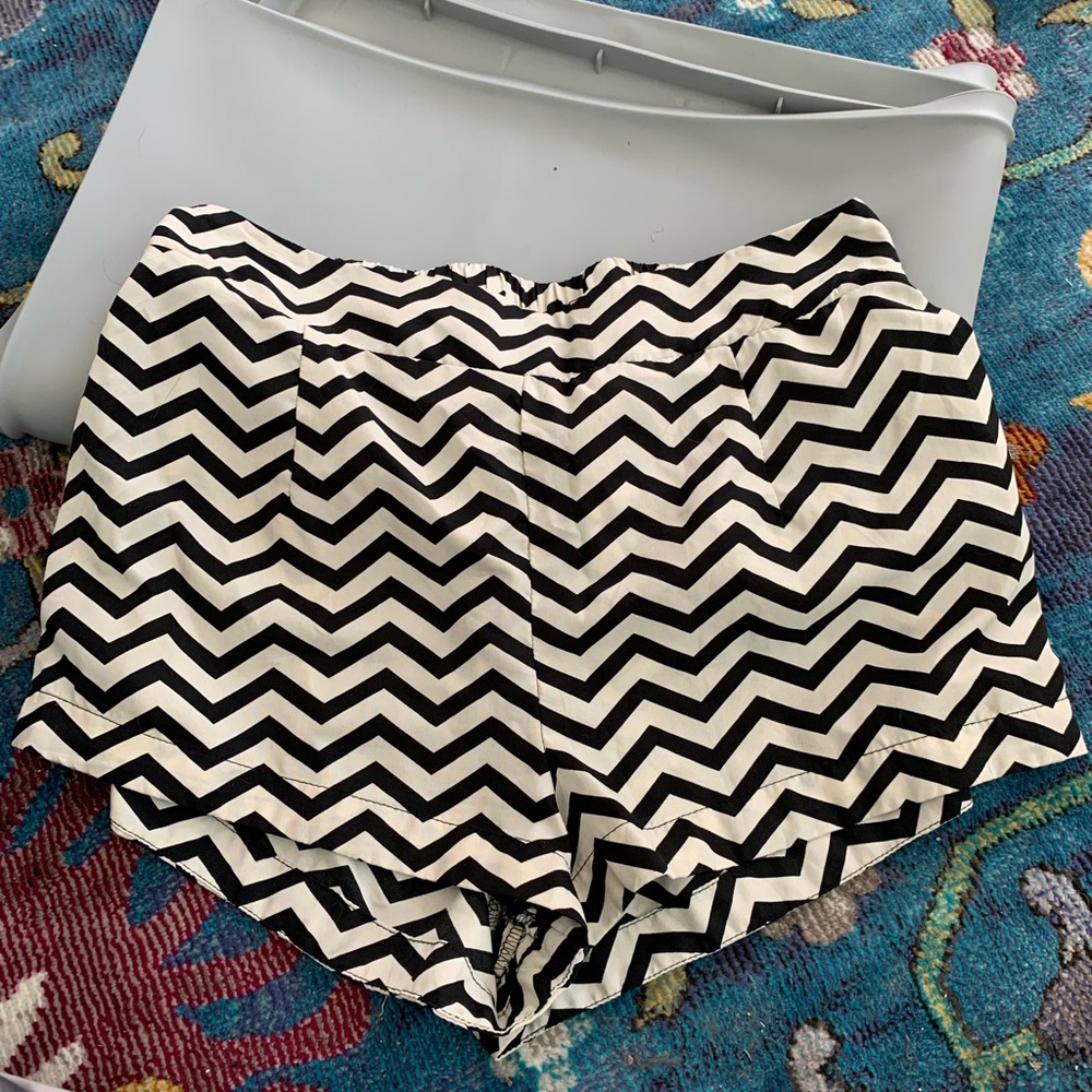 Lightweight Chevron shorts